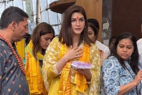 Kriti Sanon Visits Siddhivinayak Temple Distributes Prasad Days After