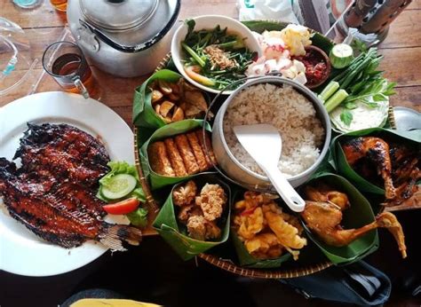 Saung Teko Destinasi Wisata Kuliner Rumah Makan Di Sumedang Sumedang