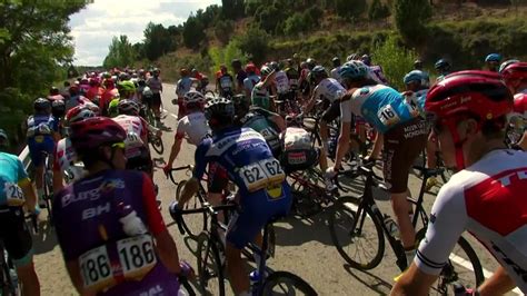 Vuelta a España 2019 La aparatosa caída en el pelotón causada por unos