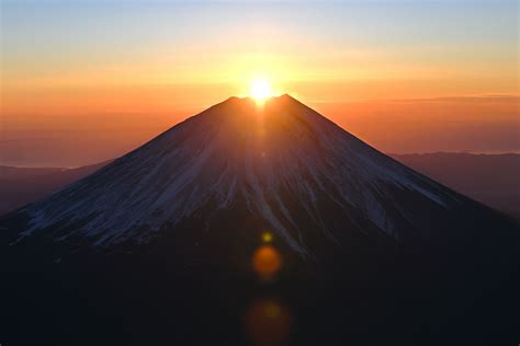 富士山照らす初日の出 2024年 すがすがしい幕開け【動画あり】｜あなたの静岡新聞