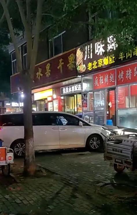 餐馆老板回应“店铺遭无牌商务车反复撞击”：司机系陌生人、疑似醉驾 社会新闻 大众网