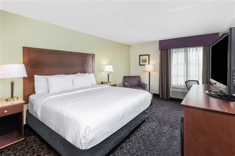 La Quinta Inn & Suites by Wyndham Las Vegas Airport South | Las Vegas ...