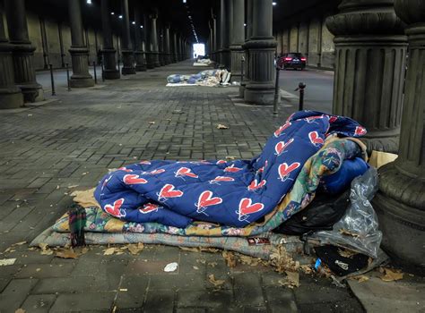 Clochard Muore Per Il Freddo Tragedia Nel Tunnel Della Stazione Che Fu