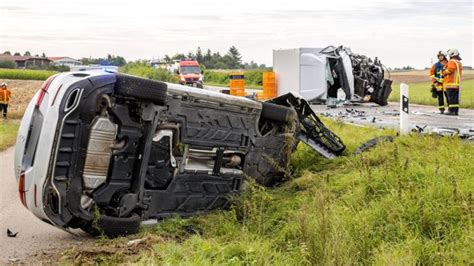 Schwerer Unfall bei Großaspach Sprinter kracht frontal in Mercedes