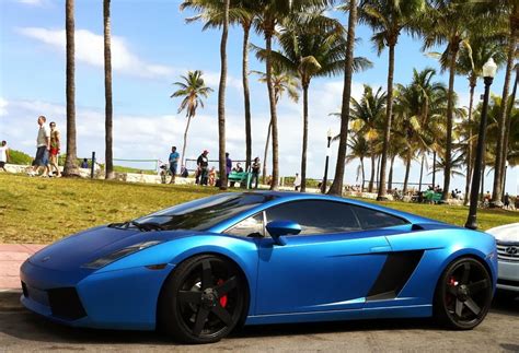 Matte Blue Lamborghini in South Beach : Miami