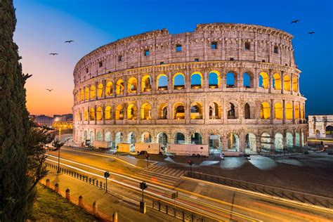 夜のローマ コロッセオ イタリアの風景 イタリアガイド