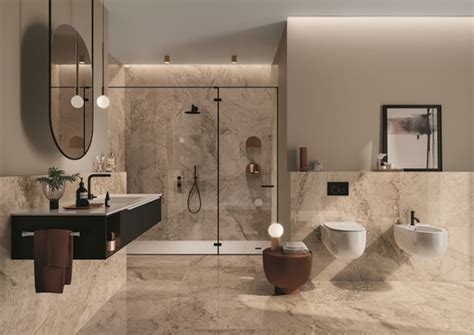 Bagno Moderno Con Doccia Effetto Marmo Beige Lucido Stile Classico E