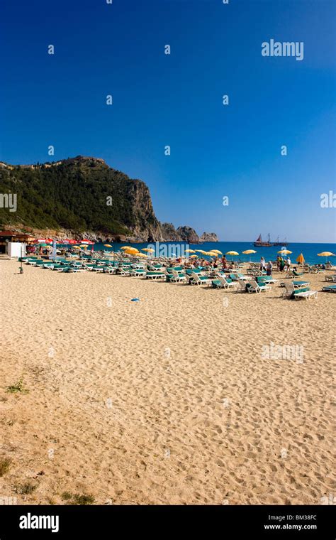 People at the Kleopatra Beach in Alanya, Turkey Stock Photo - Alamy