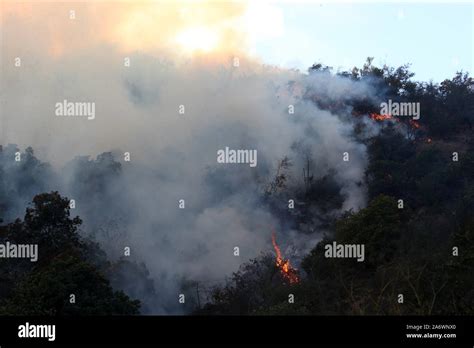 Los Angeles USA 28th Oct 2019 A Fire Along The 405 Freeway In The