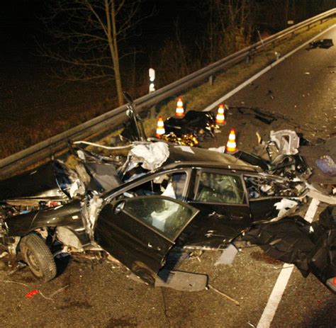 Tödlicher Unfall Drei Kollegen sterben bei einem illegalen Autorennen