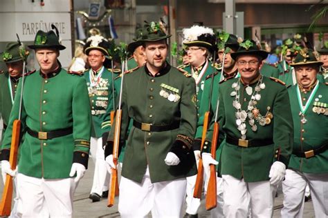 Neusser Sch Tzenfest Letzter Tag Der Kirmes Gestartet Das Ist