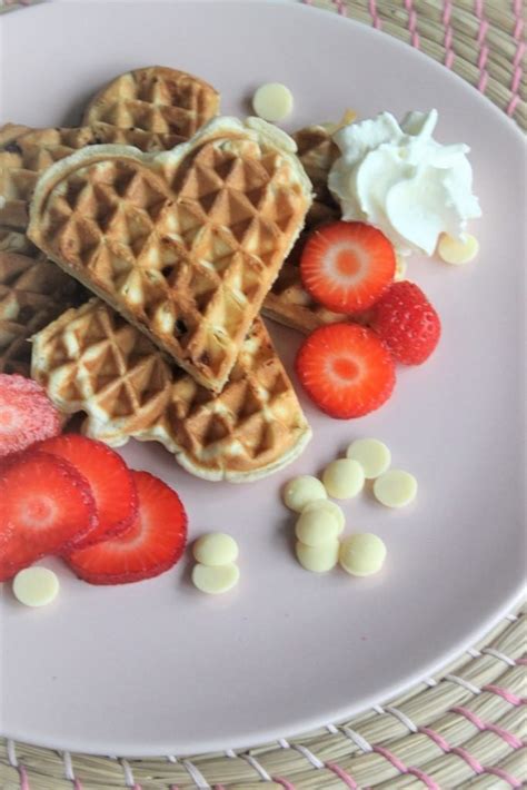 Vanillewafels Met Witte Chocolade Aardbeien En Slagroom Foodinista