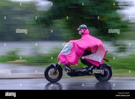 Woman Trafic Hi Res Stock Photography And Images Alamy