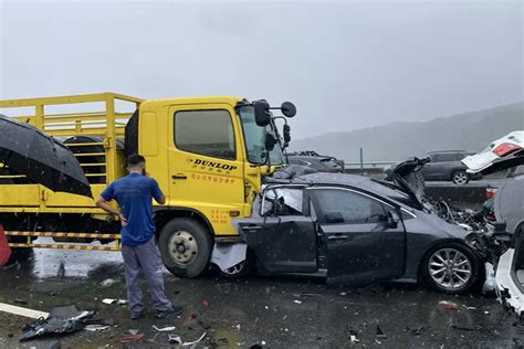 新聞 國三4車恐怖追撞畫面曝光！油罐車遭擦撞 看板gossiping Ptt網頁版