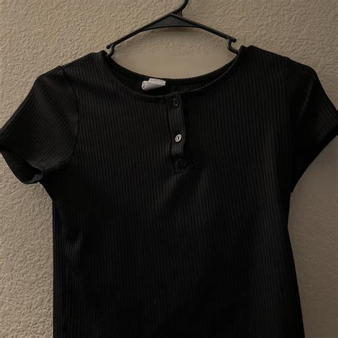 Plain Black Cropped T-Shirt. In Amazing Condition. - Depop