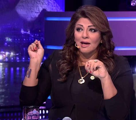 هالة صدقي تشارك في تجهيز المساعدات مع الهلال الأحمر لأهالي غزة فن