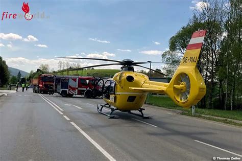 Stmk Fahrzeuglenkerin Nach Kollision Mit Lkw In Ihrem Pkw Eingeklemmt