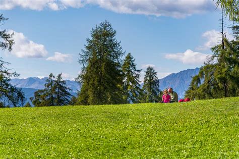 Familie Lärchenwiese Salten rasten Wandern in Südtirol Gardasee