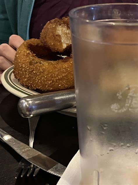 The Onion Rings At This Restaurant Absoluteunits