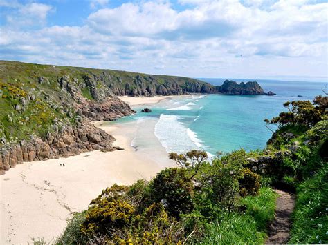 14 Best Beaches in Cornwall for Pretty Views and Clear Waters