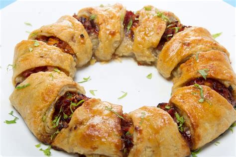 Bacon Brie Crescent Wreath The Tasty Recipe For A Great Holiday Appetizer