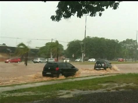 V Deo Chuva E Ventania Causam Estragos No Df Df G