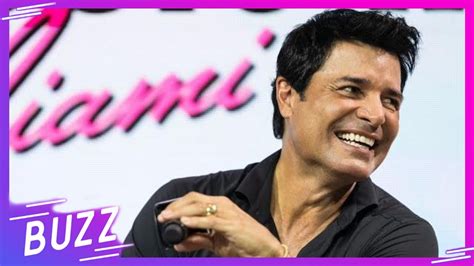 A sus 54 años Chayanne arrancó suspiros en sexy bata Buzz YouTube