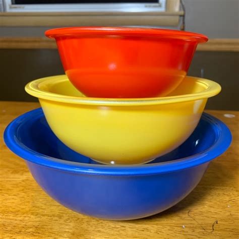 Pyrex Kitchen Vtg Pyrex 3 Clear Bottom Primary Color Mixing Bowls