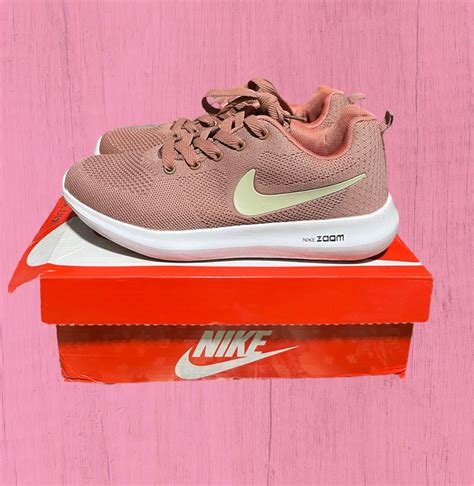 NIKE ZOOM, Women's Fashion, Footwear, Sneakers on Carousell