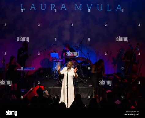 Laura Mvula performing live Stock Photo - Alamy