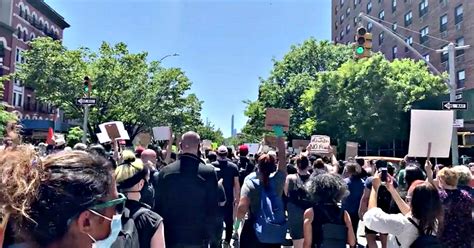 George Floyd A New York Migliaia Di Manifestanti Invadono Le Strade