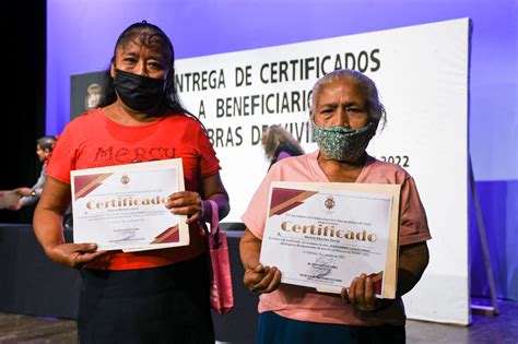 Entrega Ayuntamiento Certificados A Beneficiarios De Obras De