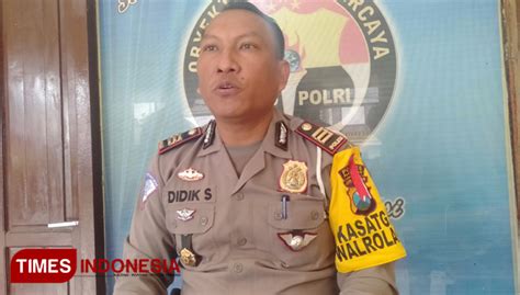 Material SIM Kosong Satlantas Polres Pamekasan Berikan Suket SIM