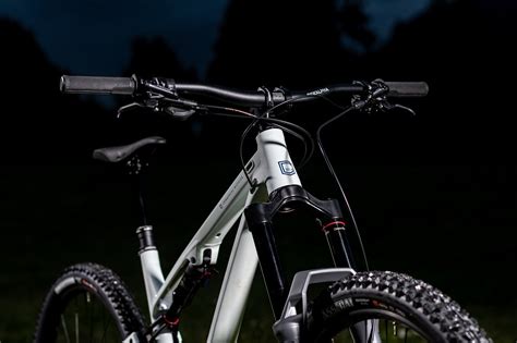 Commen Al Meta Am Zwei Neue Varianten Mit Rockshox Zeb