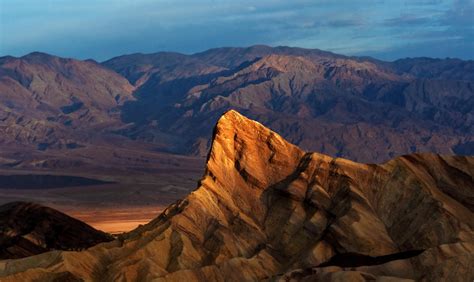 Zabriskie point, Death valley national park, at sunrise [OC] : r/desertporn