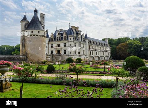 The Chenonceau Castle (French: Château de Chenonceau) is a French ...