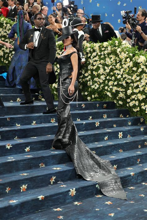 Kim Kardashian Wears Edgy All Leather Look To The 2025 Met Gala