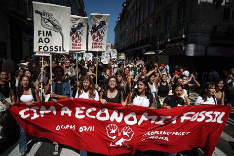 Visão Manifestação de estudantes junta dezenas em Lisboa contra