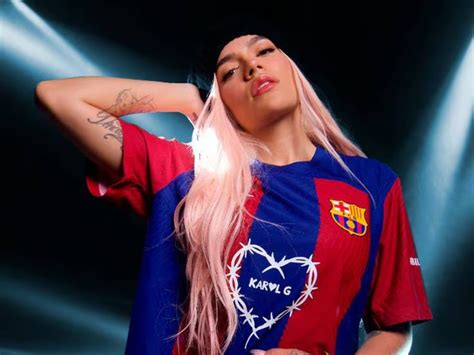 El FC Barcelona lucirá el logotipo de la cantante colombiana Karol G en