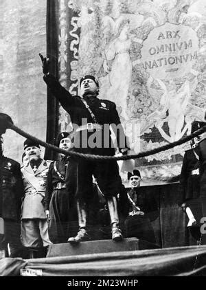 Benito Mussolini était le dictateur italien qui au siècle dernier a