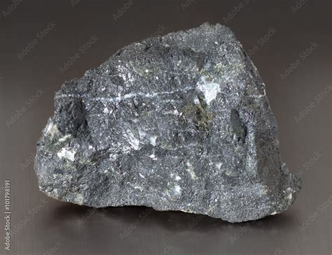 Mineral Magnetite Magnetite Is The Most Magnetic Of All The Naturally