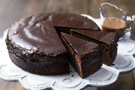 Bolo de Coca Cola Aprenda a receita fácil e apenas 2 ingredientes