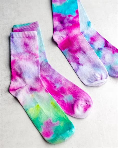 How to Tie Dye Socks: A Step-by-Step Guide - Sarah Maker