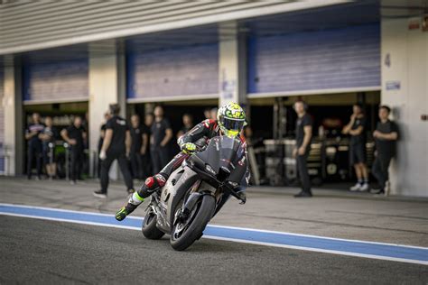 World SBK Déjà deux jours dessai pour la Bimota Kawasaki KB998 Moto 80