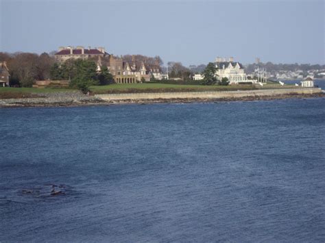 Top 10 Waterfront Dining Spots in Newport, Rhode Island