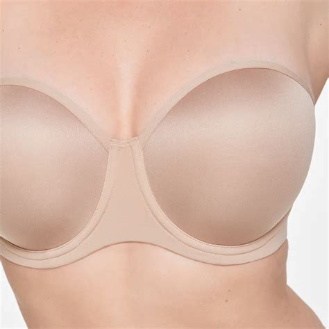 11 Best Strapless Bras For Small Chests Starting From 28a