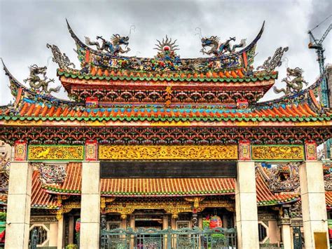 Longshan Temple: How to Pray for Love at Taipei’s Top Temple - Taiwan Obsessed