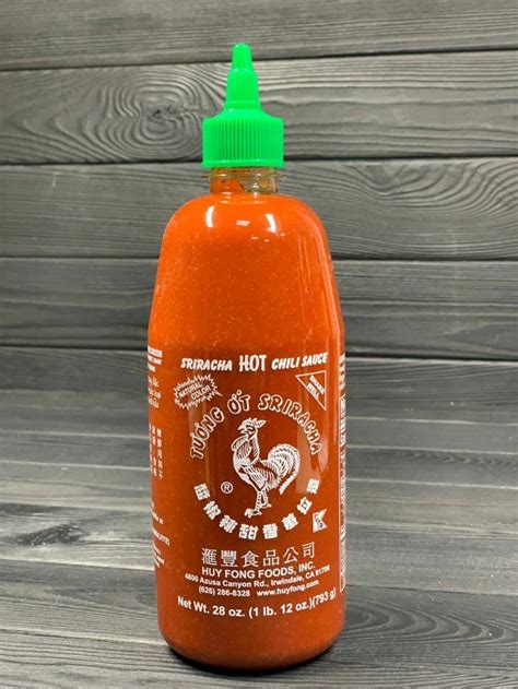 Соус шрирача Sriracha Huy Fong гостро солодкий 793г купити в інтернет