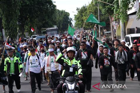 Ribuan Orang Ikuti Napak Tilas Perjuangan Pahlawan Nasional Kiai As Ad