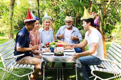 Festa De Anivers Rio Do Homem S Nior No Jardim Foto Premium